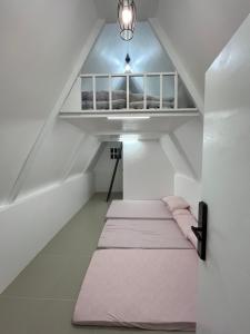 Ένα ή περισσότερα κρεβάτια σε δωμάτιο στο A-House Cabin