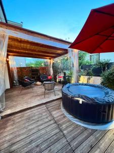 Μπαλκόνι ή βεράντα στο Maison luxueuse - 15 mins de paris