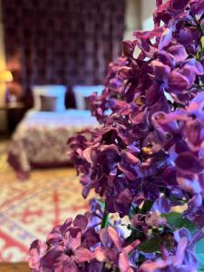 Een bed of bedden in een kamer bij Hôtel du Château du Rivau