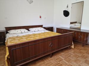 Postel nebo postele na pokoji v ubytování Apartment Luka at Soča & Koritnica confluence