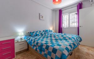 Posteľ alebo postele v izbe v ubytovaní Cozy Apartment In Orihuela With Wifi + 16 fotografií