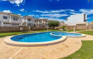 Bazén v ubytovaní Cozy Apartment In Orihuela With Wifi alebo v jeho blízkosti