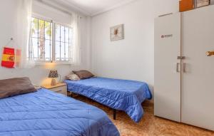 Posteľ alebo postele v izbe v ubytovaní Cozy Apartment In Orihuela With Wifi