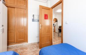 Posteľ alebo postele v izbe v ubytovaní Cozy Apartment In Orihuela With Wifi