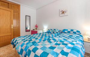 Posteľ alebo postele v izbe v ubytovaní Cozy Apartment In Orihuela With Wifi