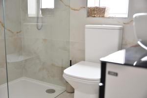 Bilik mandi di San Pawl bnb farmhouse CALYPSO