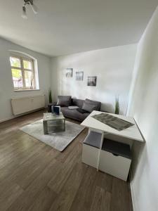 a living room with a couch and a table at Ferienwohnung Havelvorland in Havelberg