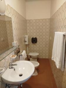 A bathroom at Hotel Silva Frontemare