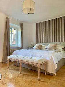 מיטה או מיטות בחדר ב-The Cozy Townhouse - Donaublick Spitz