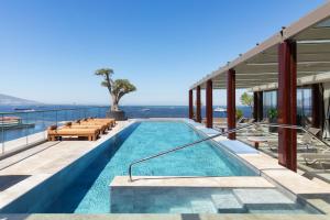 A piscina localizada em Izmir Marriott Hotel ou nos arredores