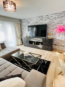 TV a/nebo společenská místnost v ubytování Valère II - appartement de 3,5 pièces de standing