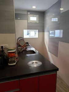 Villa de Ingenio JAVAZU tesisinde mutfak veya mini mutfak