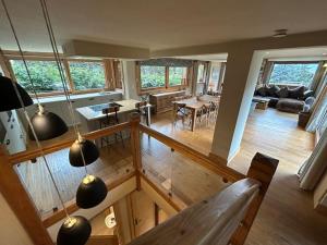 - Vistas aéreas a la sala de estar y al comedor en Chalet Rose, en Morzine 18 fotos más