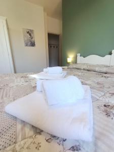 a room with two beds with white towels on them at Residence La Meridiana in San Bartolomeo al Mare