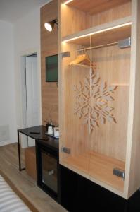 a room with a wooden wall with a snowflake on it at MIRANDOLINA Bed and Breakfast in Rocca di Cambio