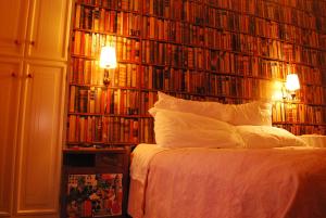 A bed or beds in a room at B&B L'Albero Di Antonia