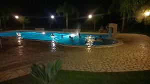 Bazén v ubytování B&B Parcomonsignore nebo v jeho okolí