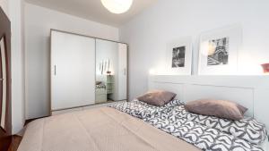 Ένα ή περισσότερα κρεβάτια σε δωμάτιο στο UrbanElegance Escape, top location, private parking
