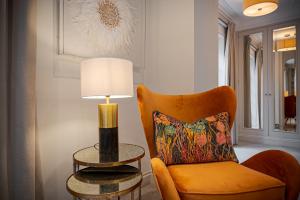 Posezení v ubytování Exclusive 3Bd Mews in Belgravia with Private Patio and Garage Parking
