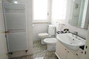 Kúpeľňa v ubytovaní Sikelia Home + 12 fotografií