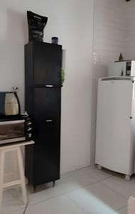 A cozinha ou cozinha compacta de CasacentrocompartilhadaMogidasCruzes