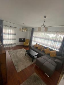 Et sittehjørne på Apartament DreamHouse Titan - Rasarit de Soare