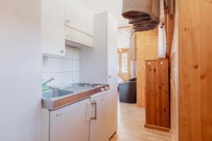 Köök või kööginurk majutusasutuses Studio dans le plus beau village de Suisse