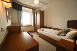 Ένα ή περισσότερα κρεβάτια σε δωμάτιο στο Albergo Deva