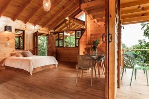Postel nebo postele na pokoji v ubytování Tominejo Ecolodge - Casas en los árboles