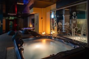 Biliár nebo kulečník v ubytování Aria Life Hotel