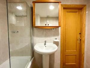 a bathroom with a sink and a shower and a mirror at Apartamento Gandia Bellreguard 3000 in Bellreguart