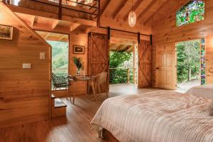 Postel nebo postele na pokoji v ubytování Tominejo Ecolodge - Casas en los árboles