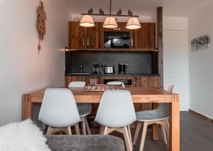 Kuchyň nebo kuchyňský kout v ubytování IMMODREAMS - La Marmotte - Avoriaz