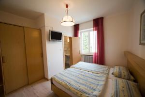 Ένα ή περισσότερα κρεβάτια σε δωμάτιο στο Albergo Deva