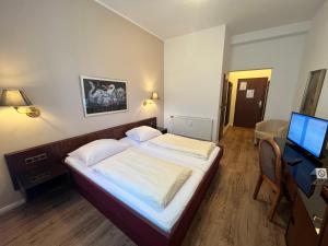 Postel nebo postele na pokoji v ubytování Central Hotel