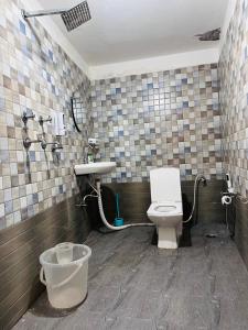 Phòng tắm tại Hostel 360 Degree Jibhi