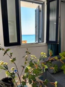 Общий вид на море или вид на море из дома для отпуска