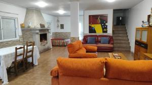 Posedenie v ubytovaní Spacious House with Garden in Touro – Family-Friendly