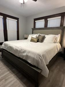 Katil atau katil-katil dalam bilik di Amys Place Remolded 4 Bedroom near Arkansas Tech