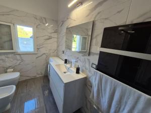 Phòng tắm tại Casa Vacanze Villa DaLu con piscina +80 ảnh