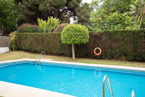 Bazén v ubytování Beach House ELVIRIA nebo v jeho okolí