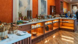 a kitchen with a counter with bowls and dishes at Hotel Patio Andaluz in Quito