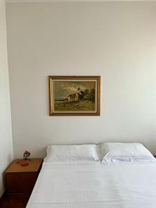 a bedroom with a bed and a picture on the wall at Residence La Scogliera in Alassio
