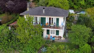 Un jardín fuera de Villa panoramica Gazzi