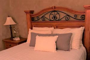 Postel nebo postele na pokoji v ubytování Sonoran Sea W603 Beautiful Modern Mexican Condo + 6 fotografií