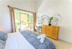 Una cama o camas en una habitación de Kai Villa