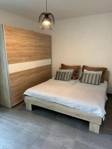 Posteľ alebo postele v izbe v ubytovaní Byt apartman 73m2 Klid příroda Parking FREE