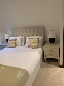 Ένα ή περισσότερα κρεβάτια σε δωμάτιο στο Reliance Apartment