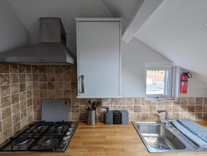 Kuchyň nebo kuchyňský kout v ubytování Top Floor Apartment