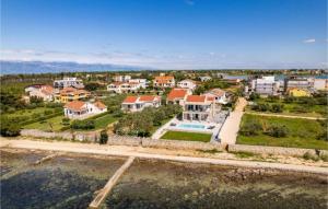una vista aerea di un quartiere residenziale con case di Luxurious beachfront Villa with sea view - by TA Leut Agency a Privlaka (Brevilacqua)